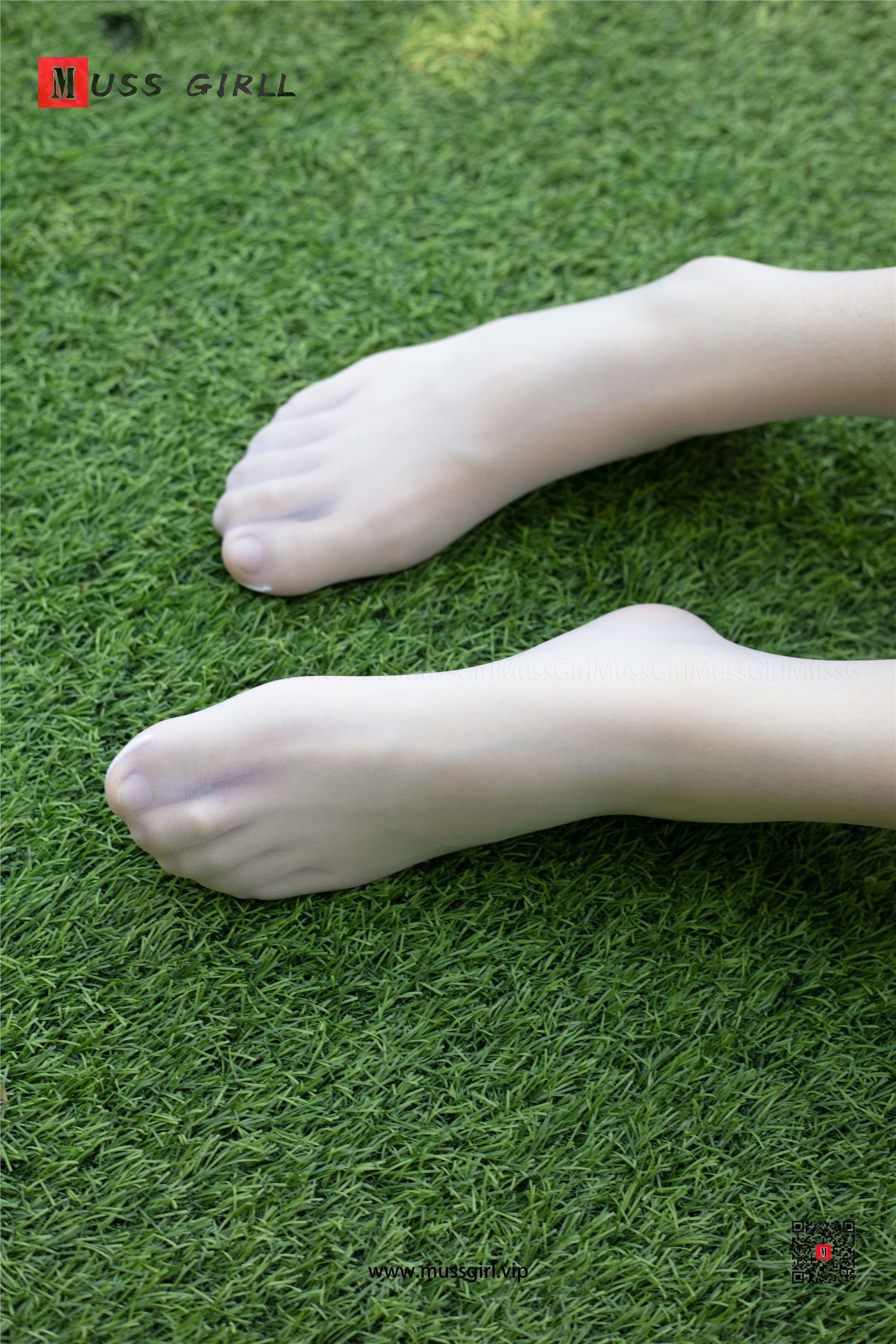 MussGirl慕丝女郎  NO.209 公园碎花裙过膝白丝